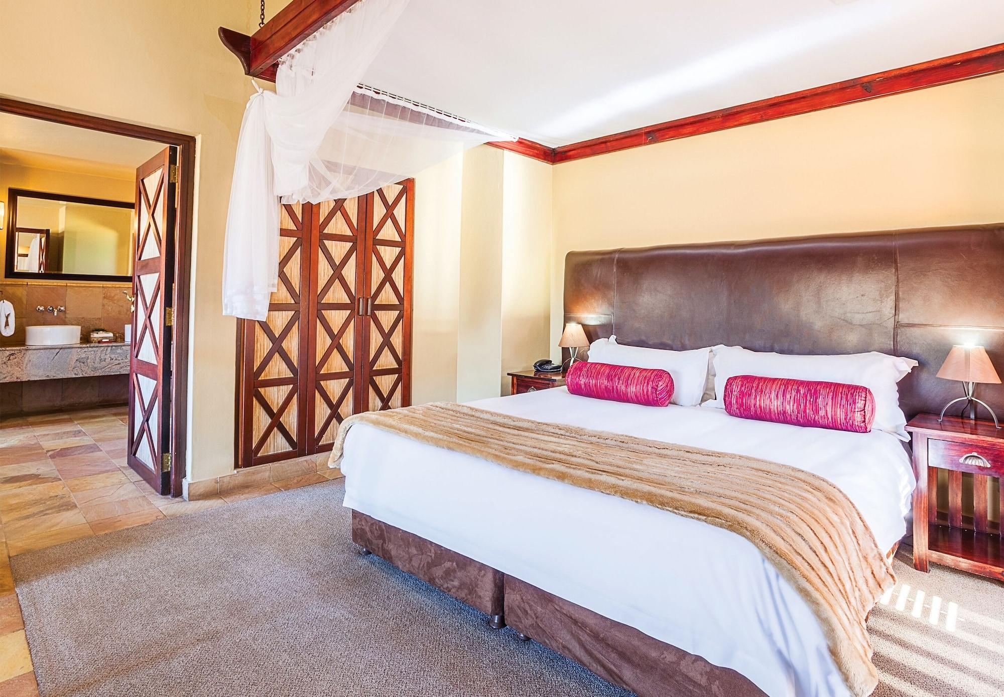 Kloofzicht Lodge & Spa 크루거스도프 외부 사진 A bedroom at the Kingdom Hotel
