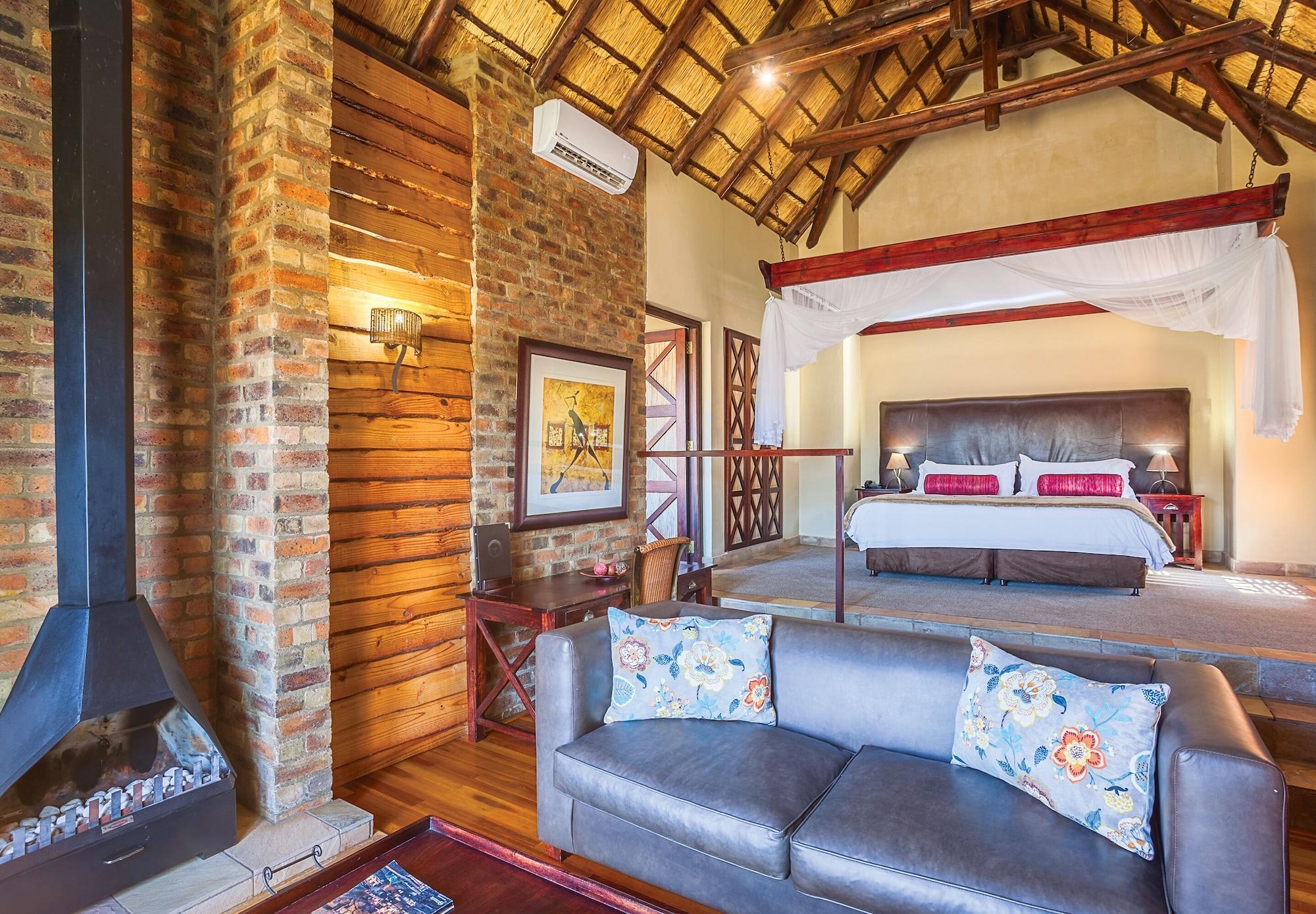 Kloofzicht Lodge & Spa 크루거스도프 외부 사진 The interior of a suite at the Oyster Box