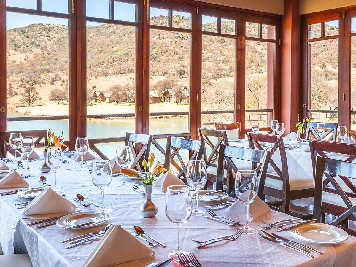 Kloofzicht Lodge & Spa 크루거스도프 외부 사진 The restaurant at the lodge