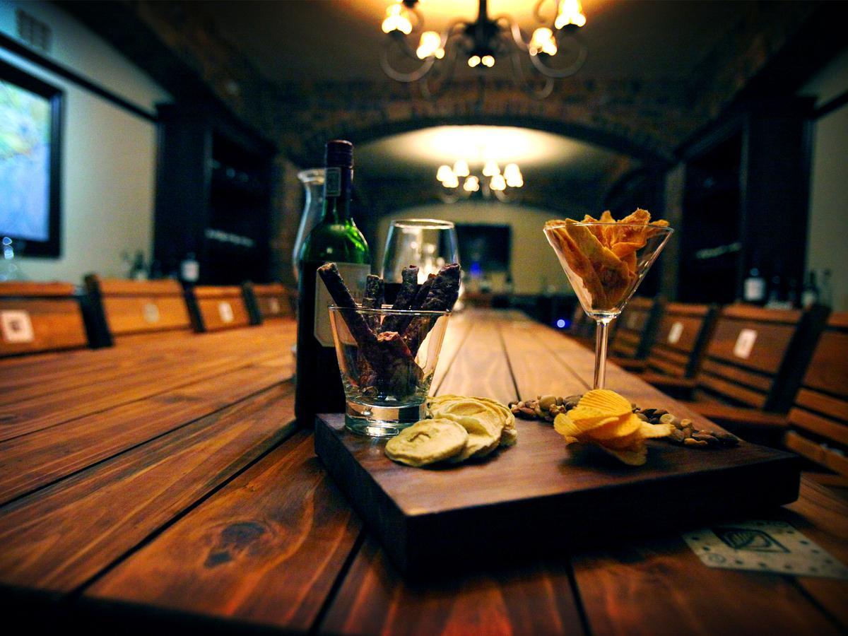 Kloofzicht Lodge & Spa 크루거스도프 외부 사진 The bar at the 2012 Sundance Film Festival
