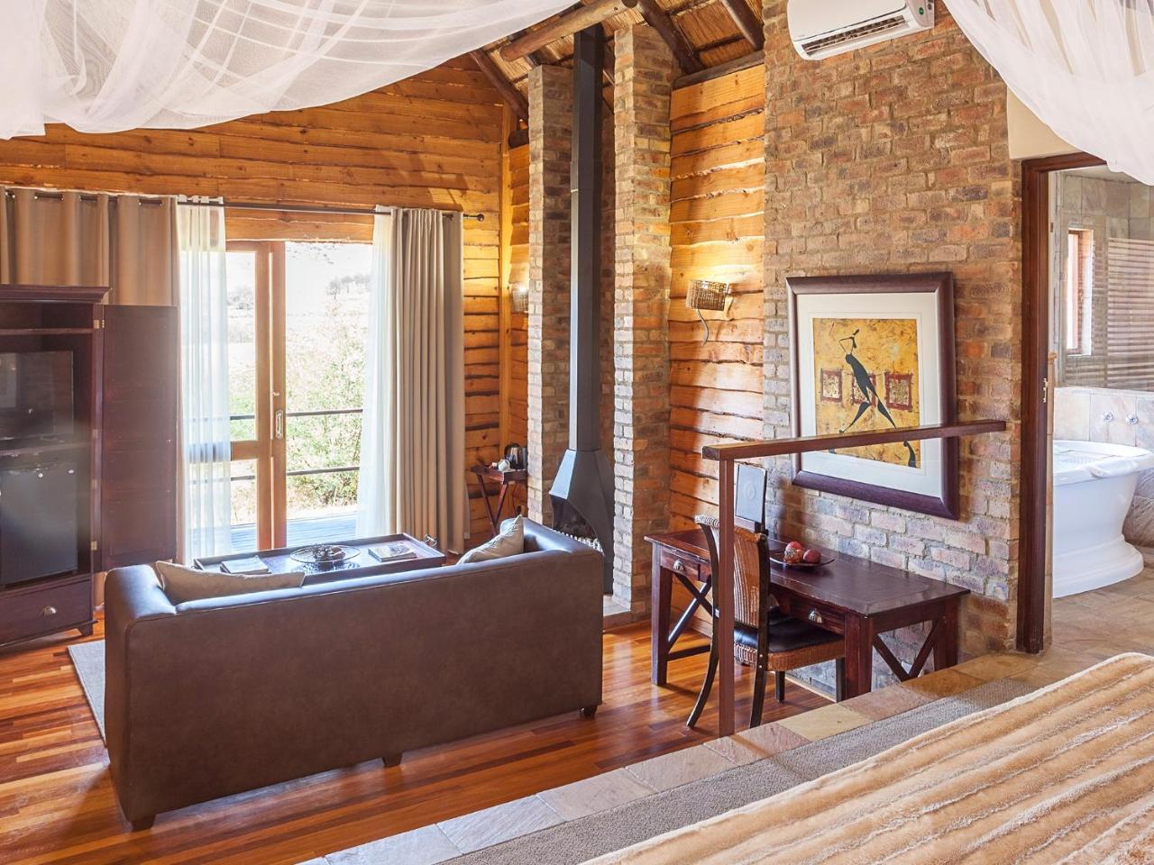 Kloofzicht Lodge & Spa 크루거스도프 외부 사진 Interior of a suite at the lodge