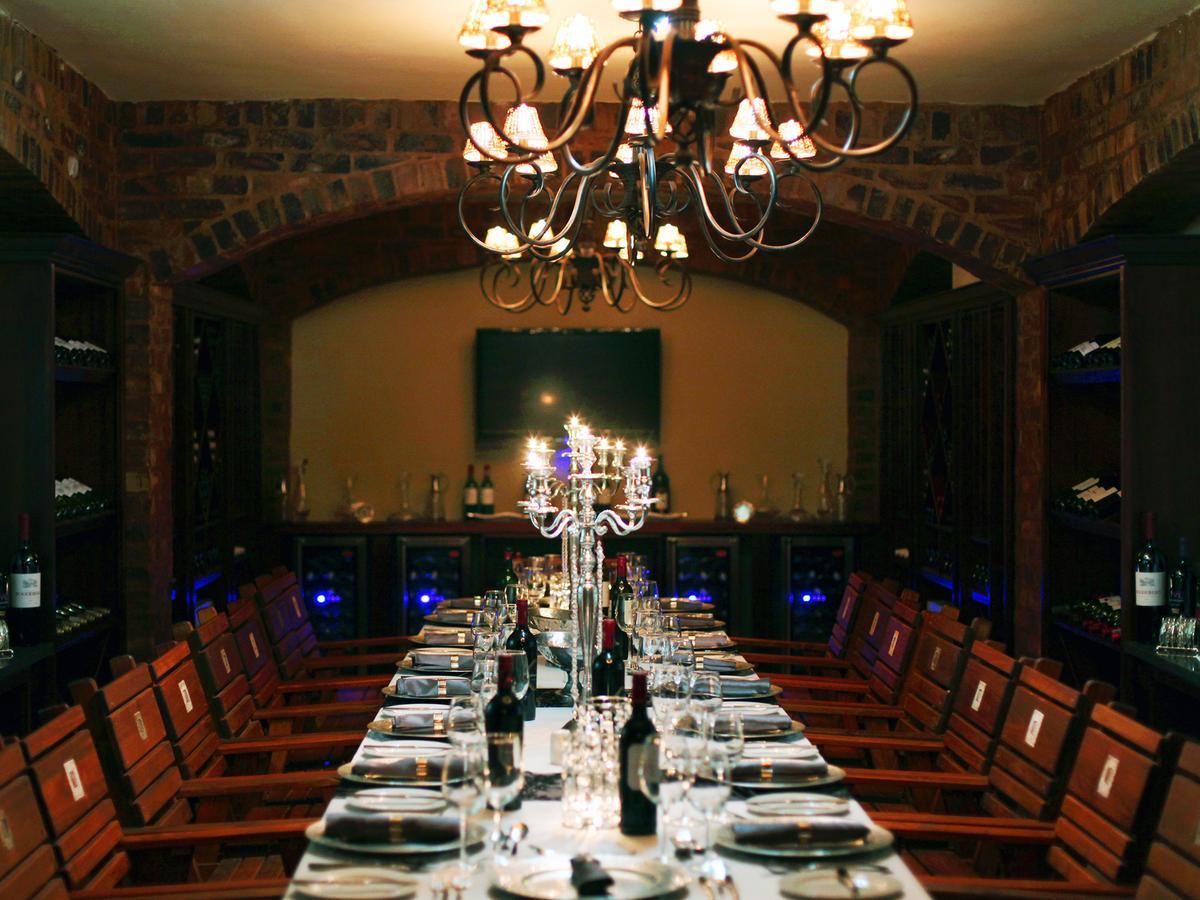Kloofzicht Lodge & Spa 크루거스도프 외부 사진 The wine cellar at the restaurant