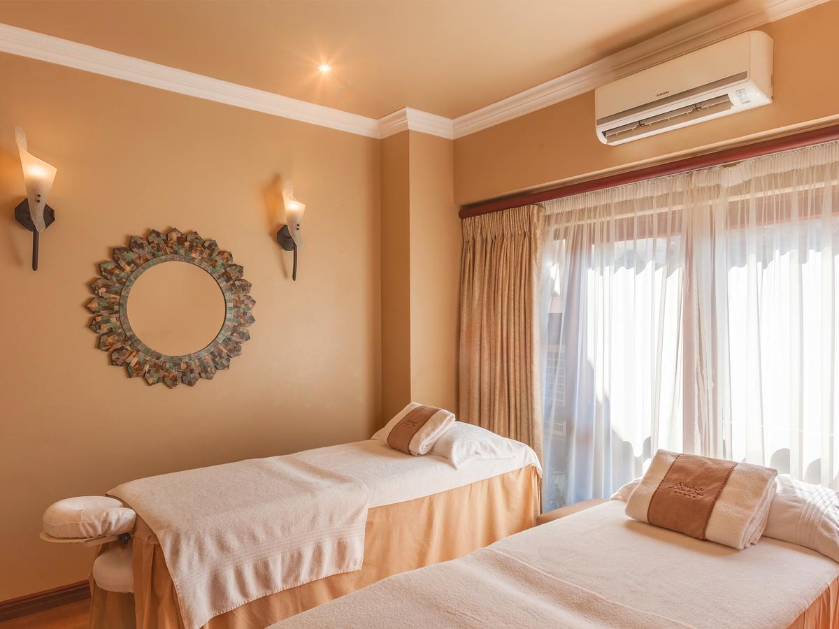 Kloofzicht Lodge & Spa 크루거스도프 외부 사진 A spa treatment room