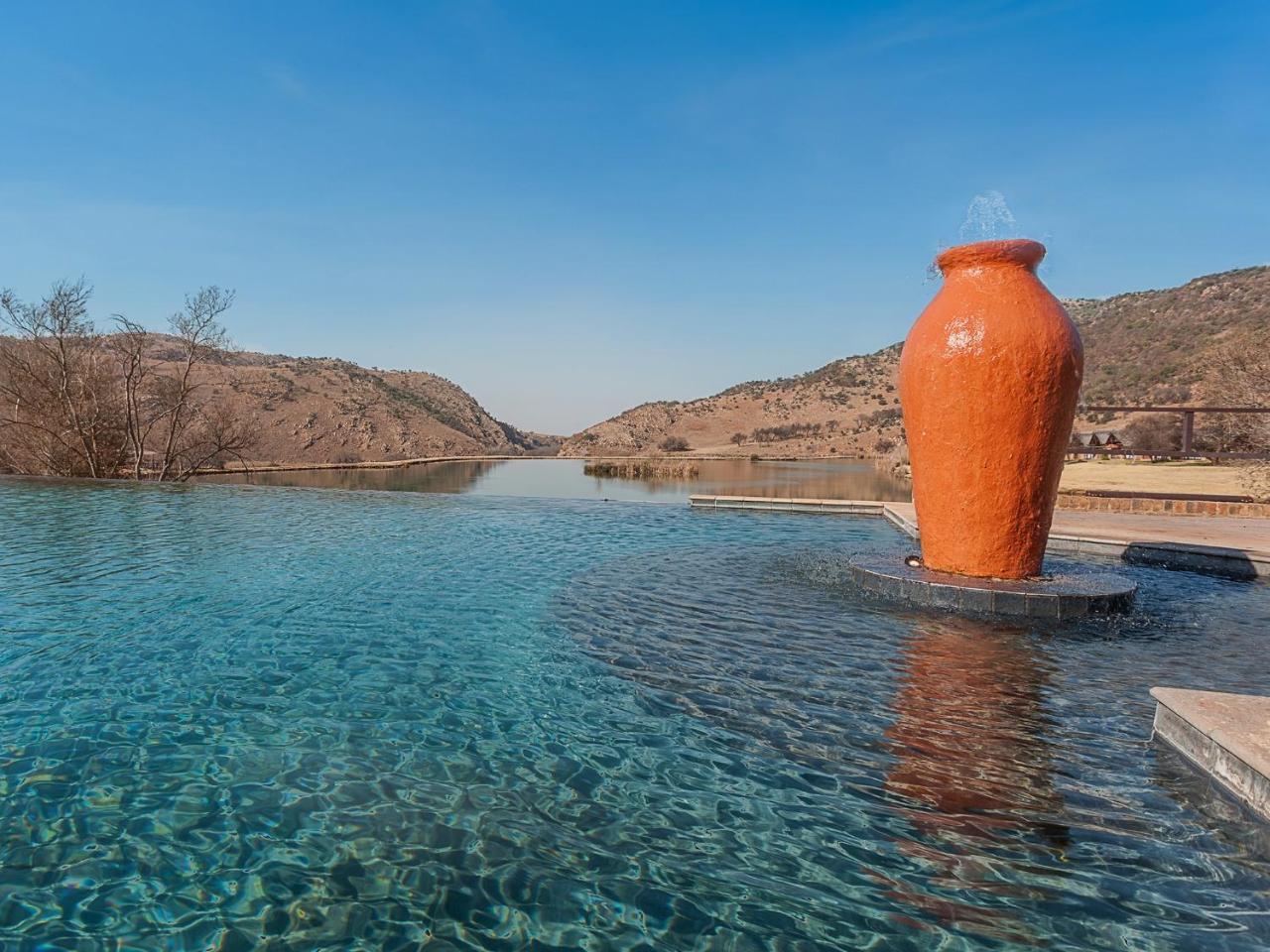Kloofzicht Lodge & Spa 크루거스도프 외부 사진 The pool at the hotel