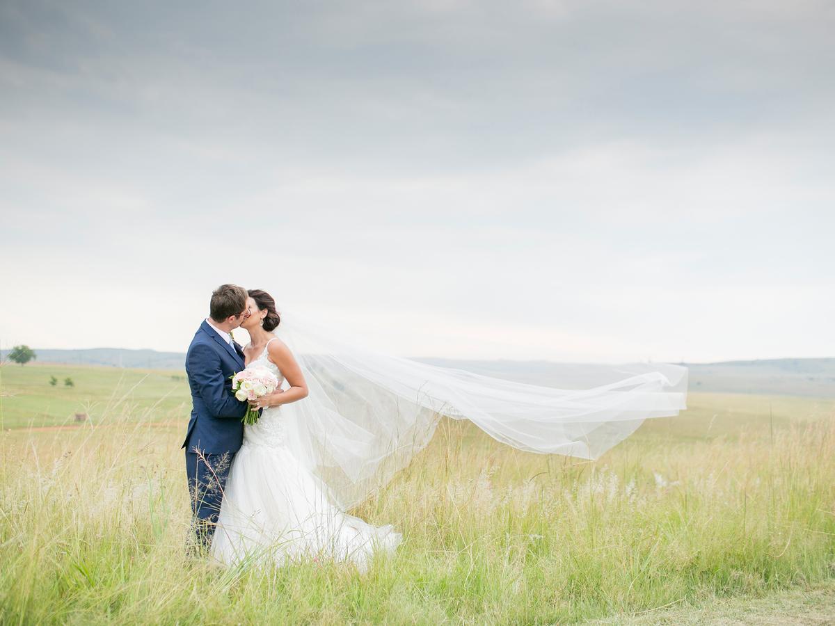 Kloofzicht Lodge & Spa 크루거스도프 외부 사진 Wedding couple