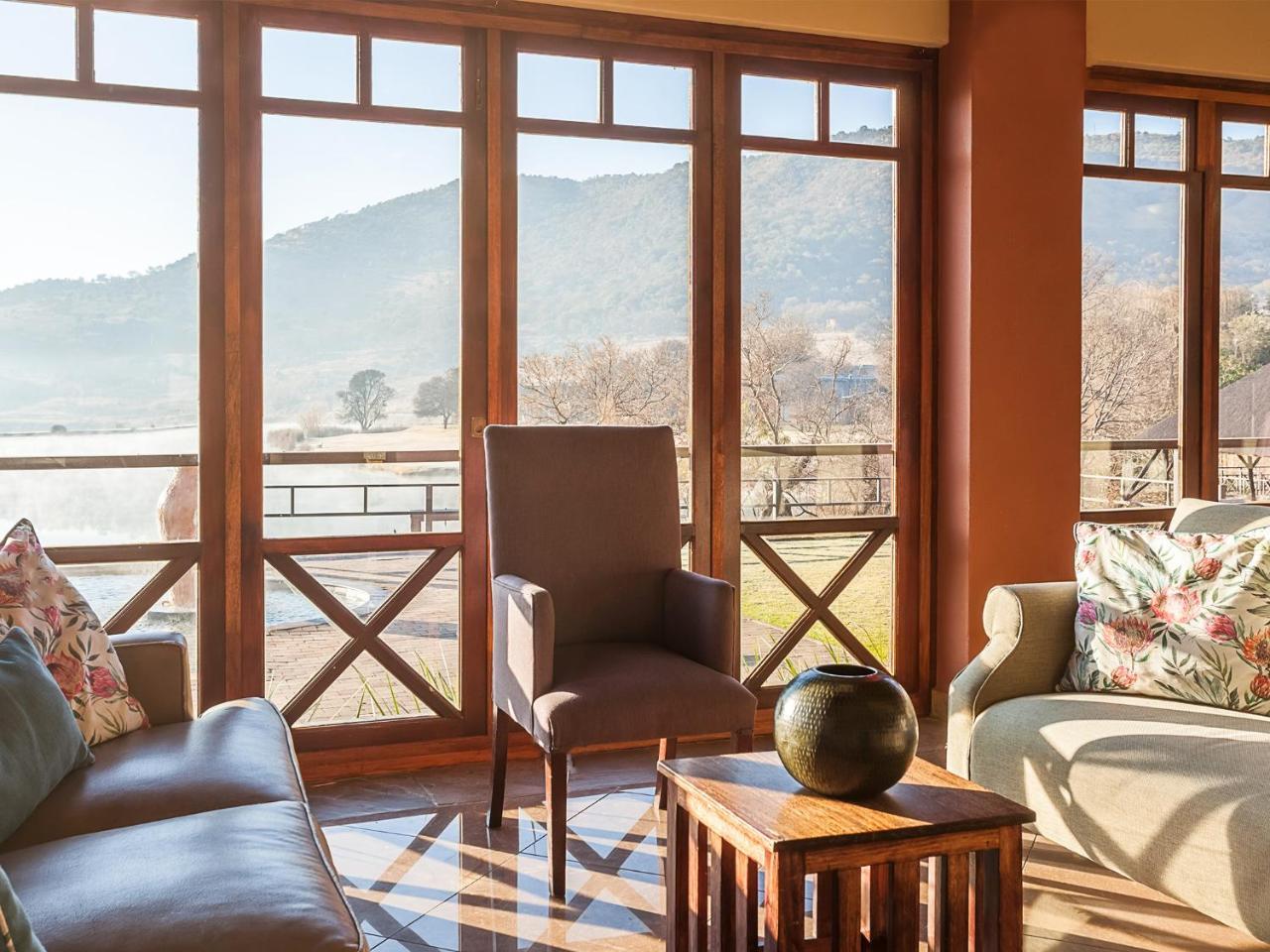 Kloofzicht Lodge & Spa 크루거스도프 외부 사진 Interior of the hotel